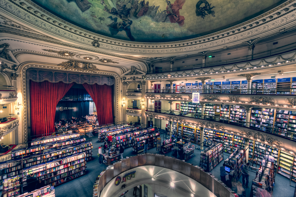 El Ateneo Grand SplendidBattered Luggage