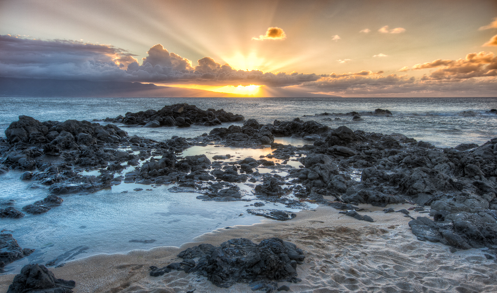 A Warm Maui SunsetBattered Luggage